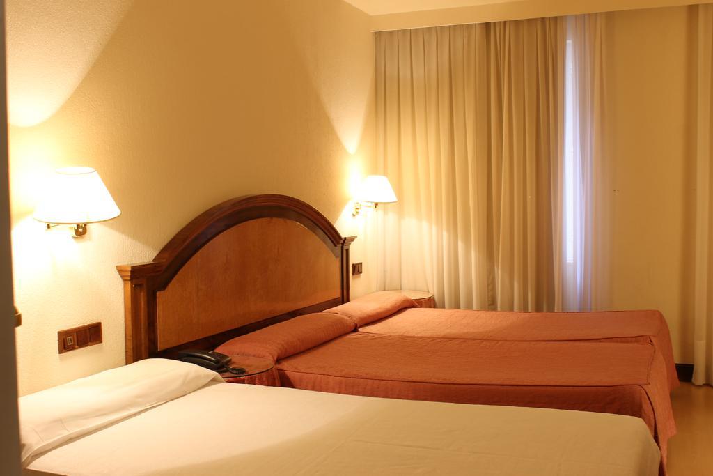 Hotel Monterrey Salamanca Quarto foto